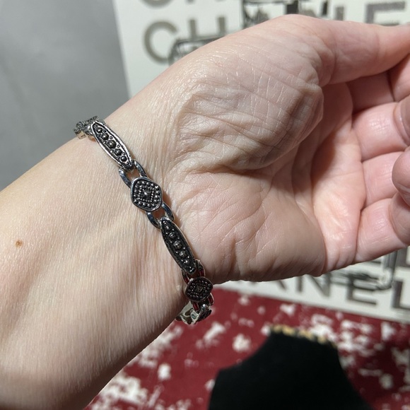 Silver Tone Tennis Bracelet. 7.25 in - Picture 3 of 8